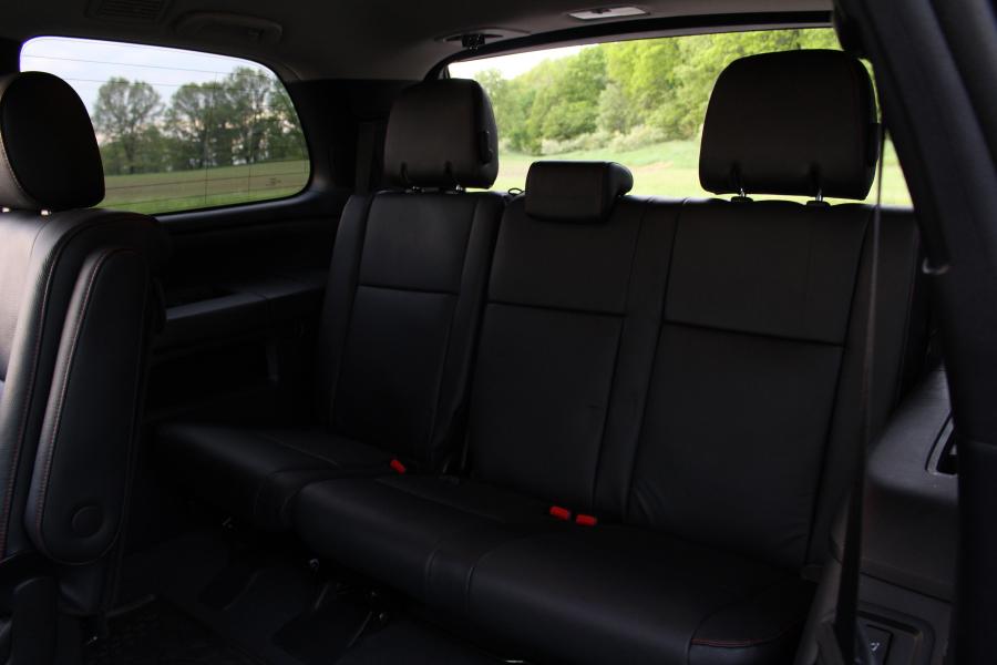 Интерьер Toyota Sequoia TRD Pro 2020 года  (фото 18 из 44)